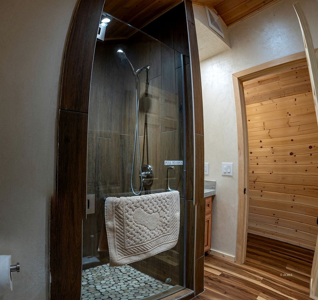 Peaceful Cabin Surrounded by Nature for a Memorable Getaway in Duck Creek Village, Utah