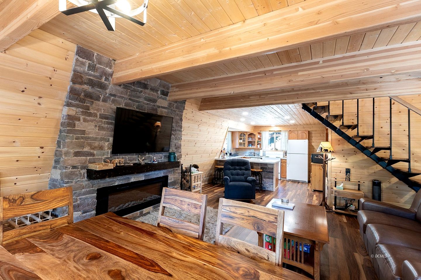 Peaceful Cabin Surrounded by Nature for a Memorable Getaway in Duck Creek Village, Utah