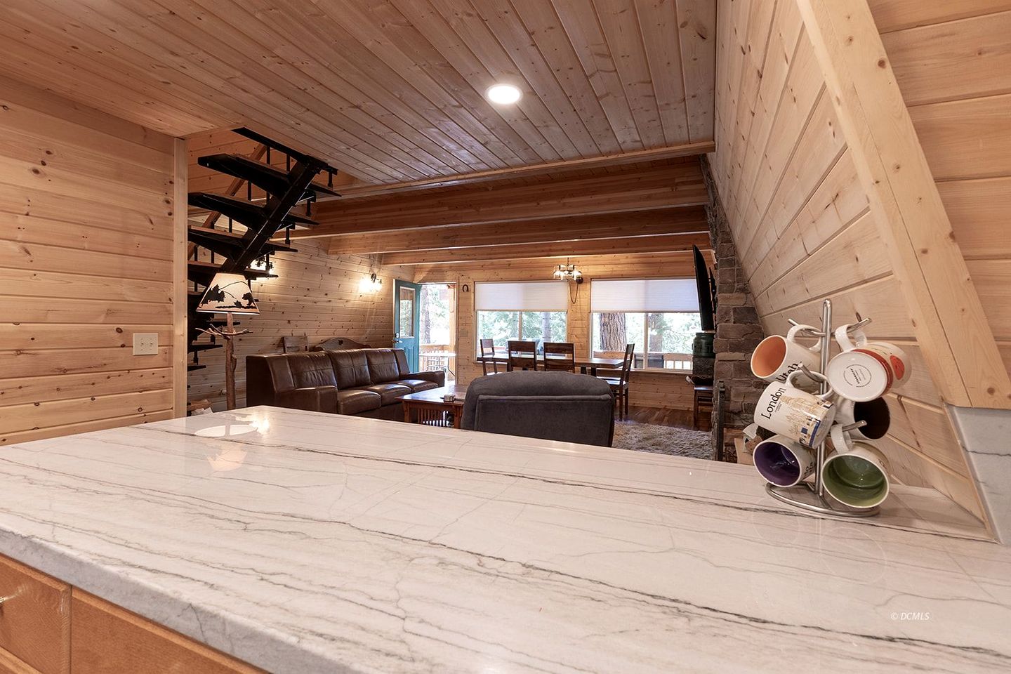 Peaceful Cabin Surrounded by Nature for a Memorable Getaway in Duck Creek Village, Utah