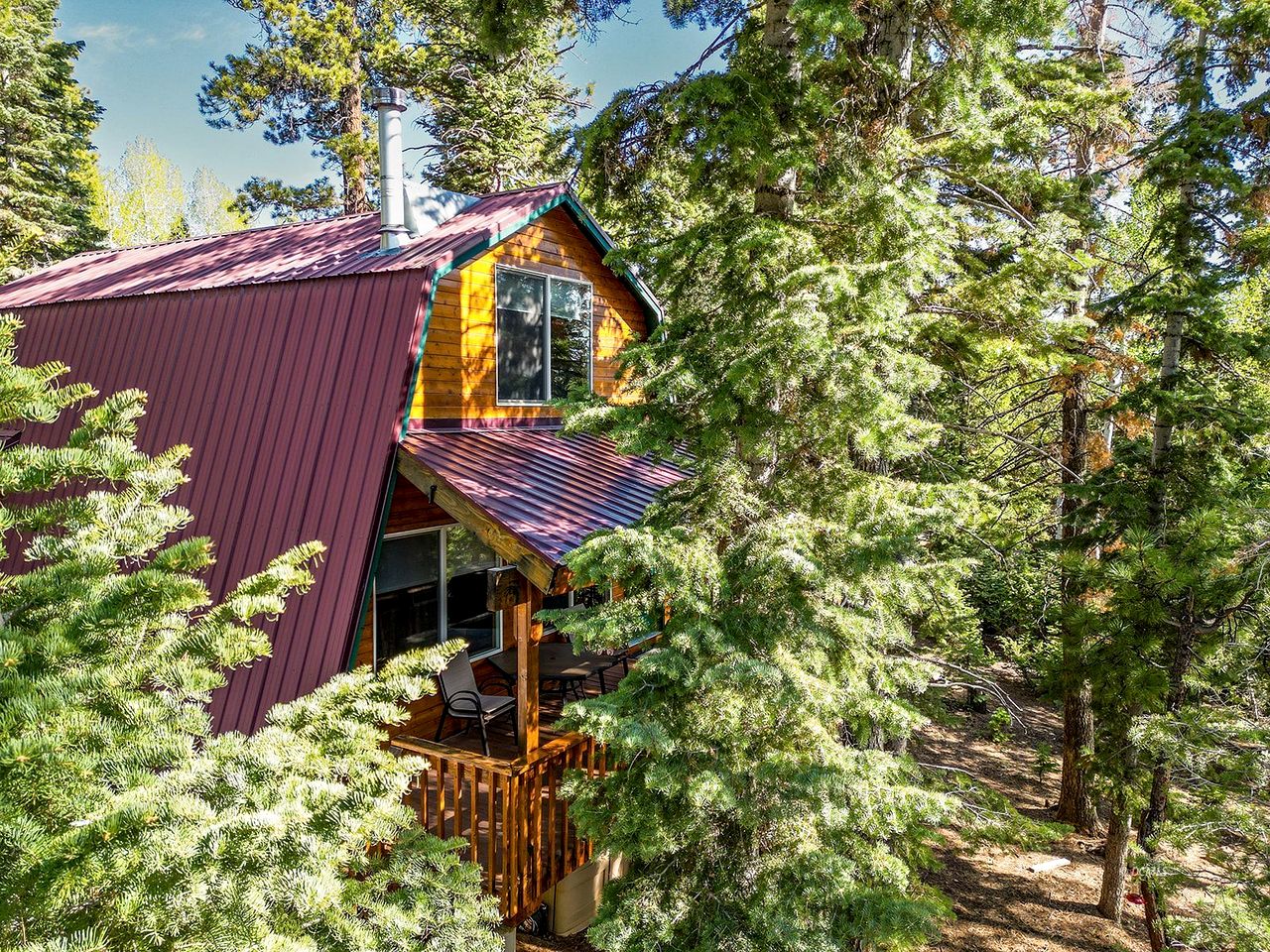 Peaceful Cabin Surrounded by Nature for a Memorable Getaway in Duck Creek Village, Utah