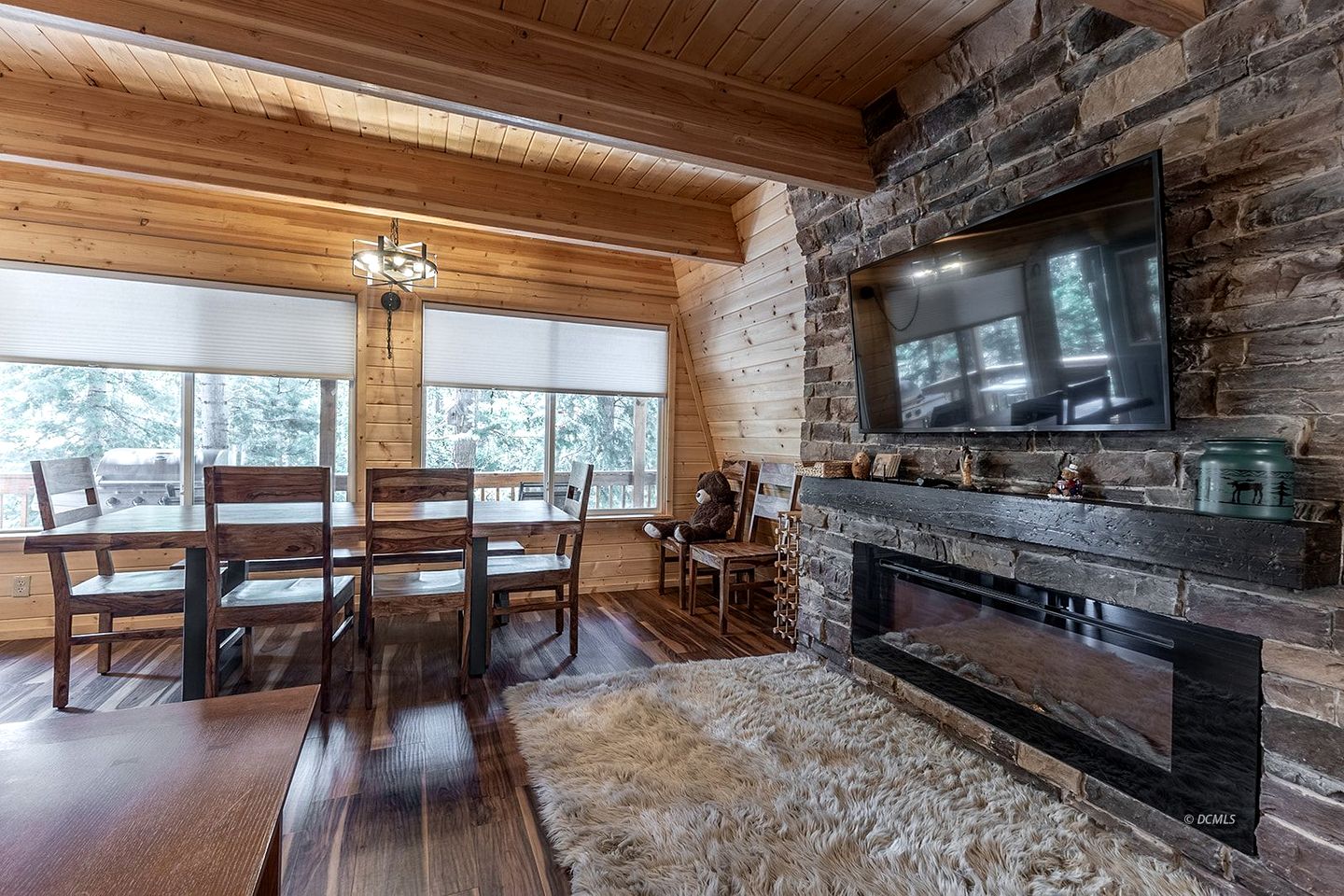 Peaceful Cabin Surrounded by Nature for a Memorable Getaway in Duck Creek Village, Utah