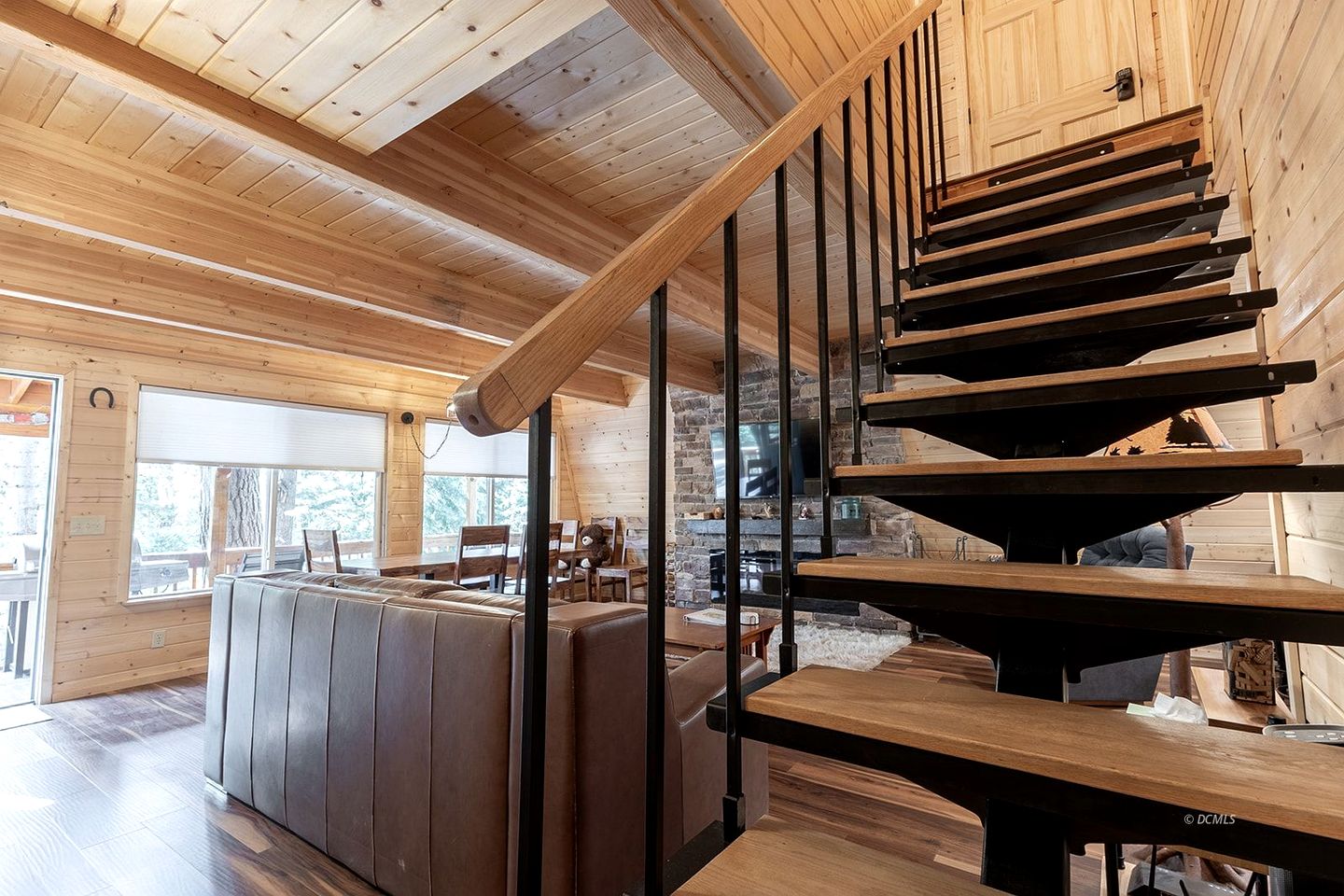 Peaceful Cabin Surrounded by Nature for a Memorable Getaway in Duck Creek Village, Utah