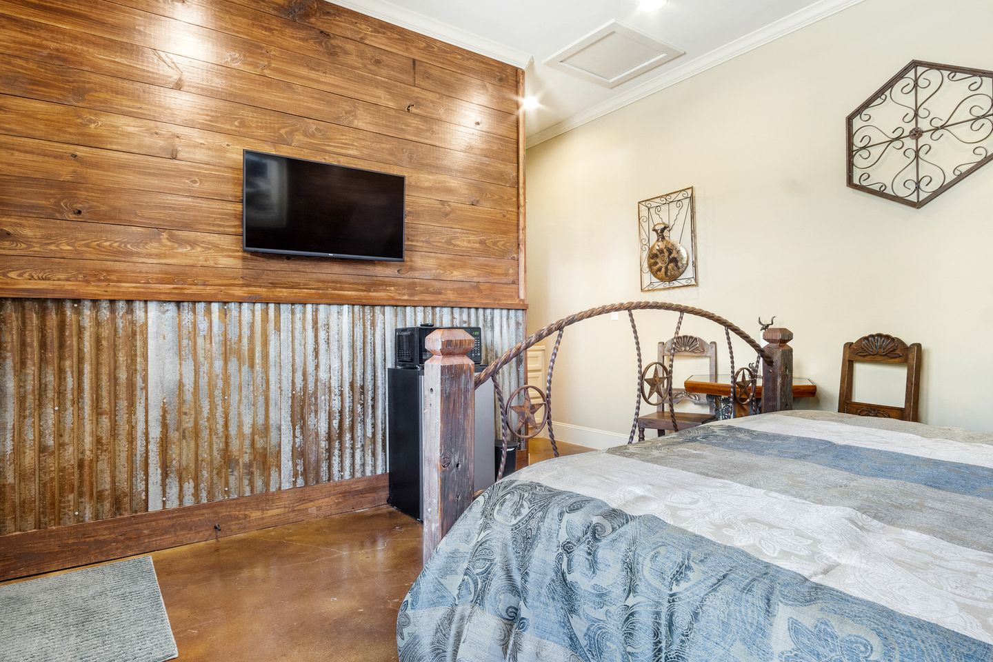 Enchanting Cottage Suite Haven near Medina River in Texas