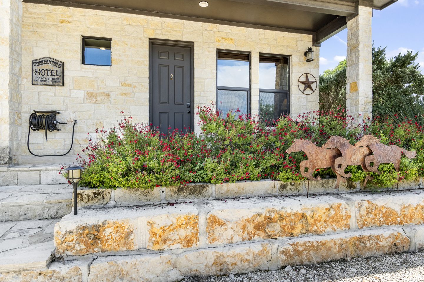 Enchanting Cottage Suite Haven near Medina River in Texas