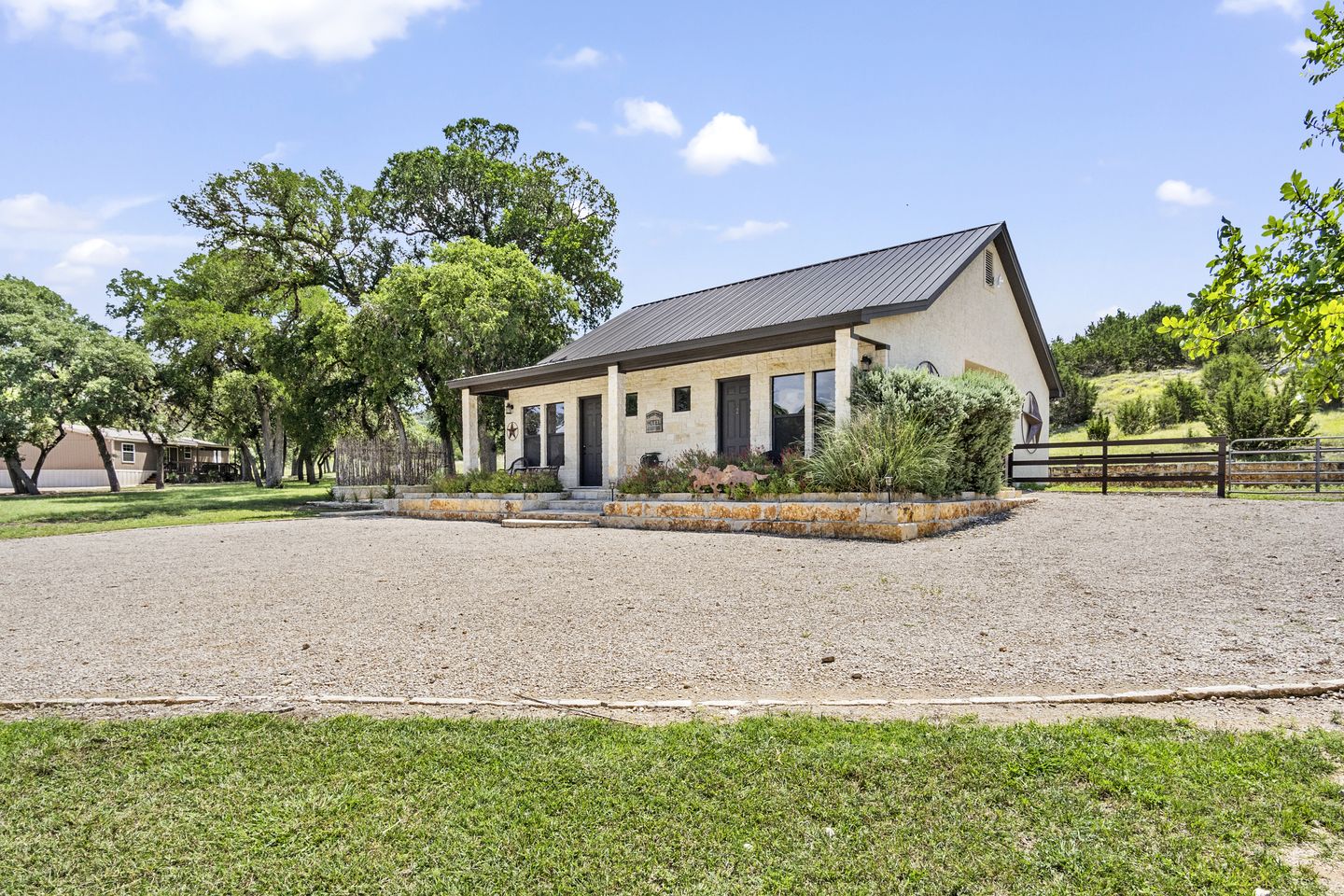 Enchanting Cottage Suite Haven near Medina River in Texas