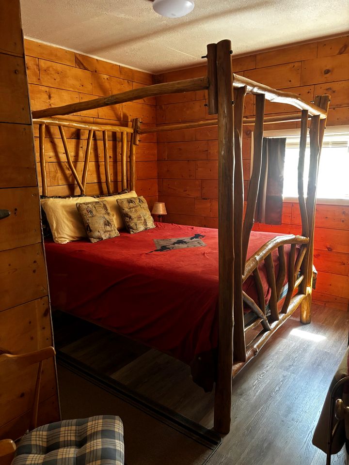 Cute Western-Themed Cabin in the Roosevelt National Forest near Fort Collins, Colorado