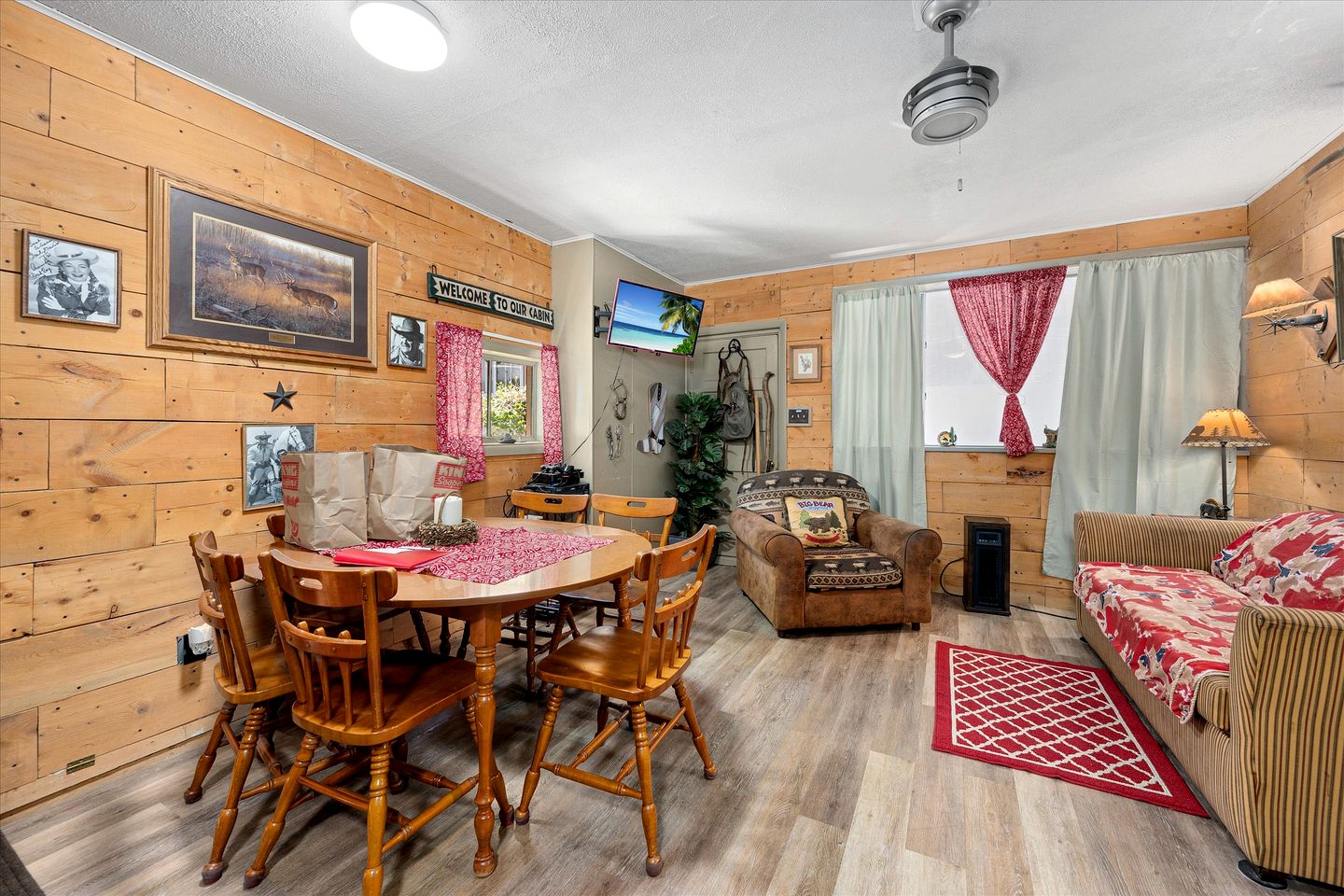 Cute Western-Themed Cabin in the Roosevelt National Forest near Fort Collins, Colorado