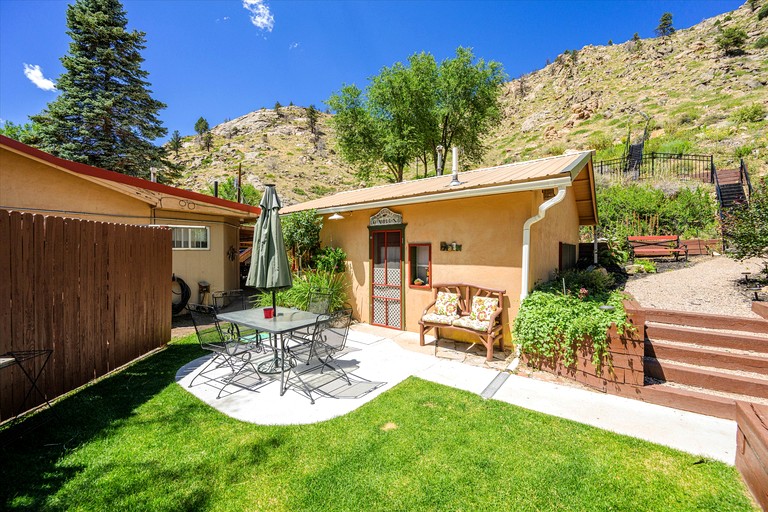 Cute Western-Themed Cabin in the Roosevelt National Forest near Fort Collins, Colorado