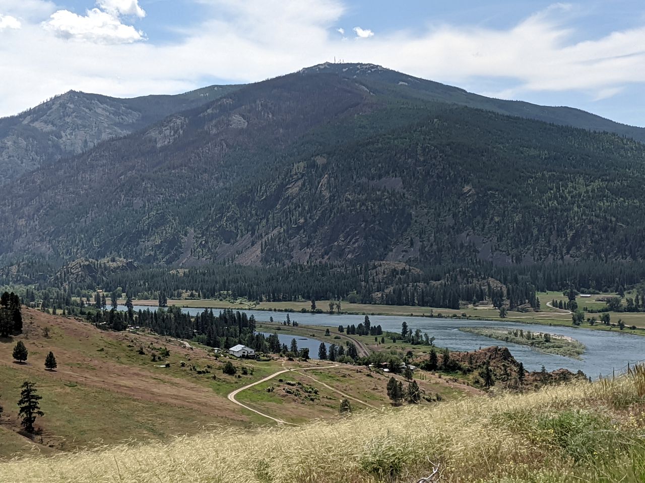 Beautiful Dome for a Romantic Glamping Escape with Breathtaking Views in Montana