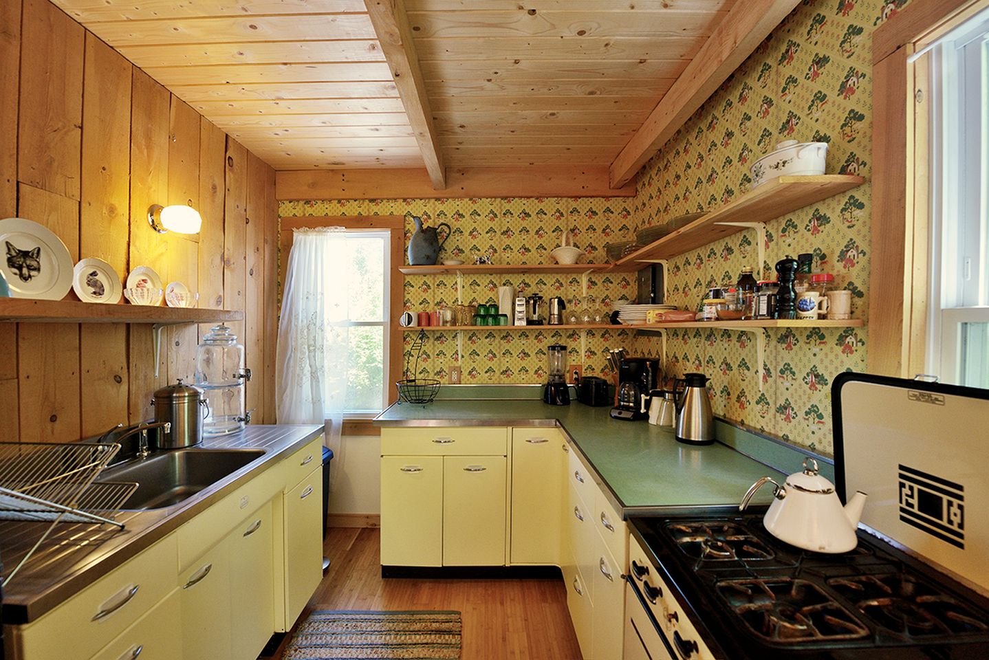 Cute Open-Plan Cottage for an Unforgettable Family Vacation in the Southern Catskill Mountains in Woodridge, New York