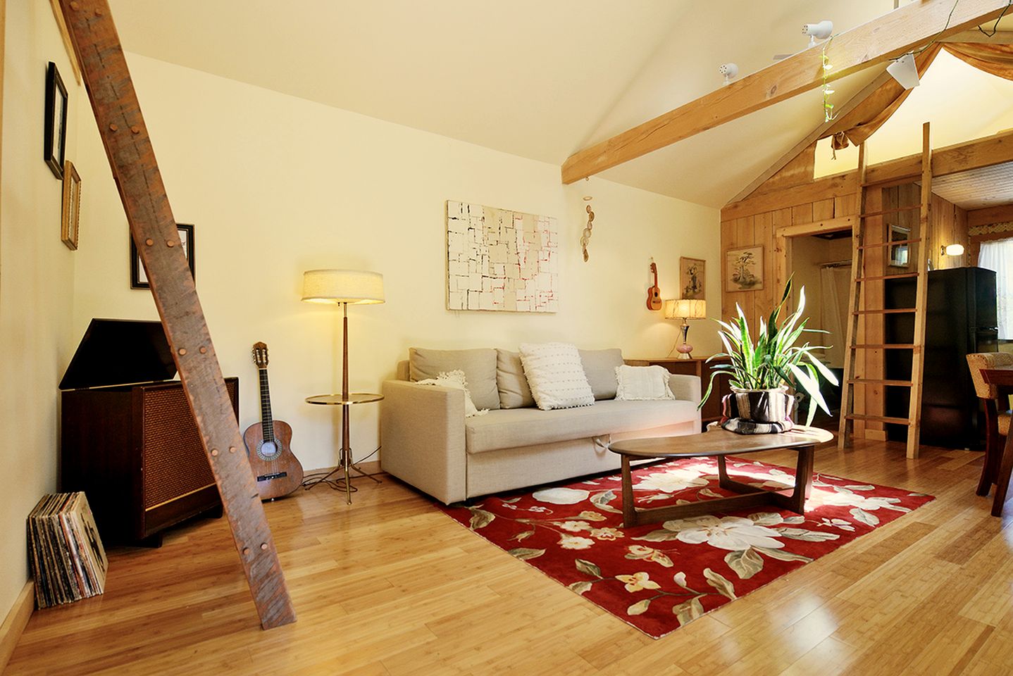 Cute Open-Plan Cottage for an Unforgettable Family Vacation in the Southern Catskill Mountains in Woodridge, New York