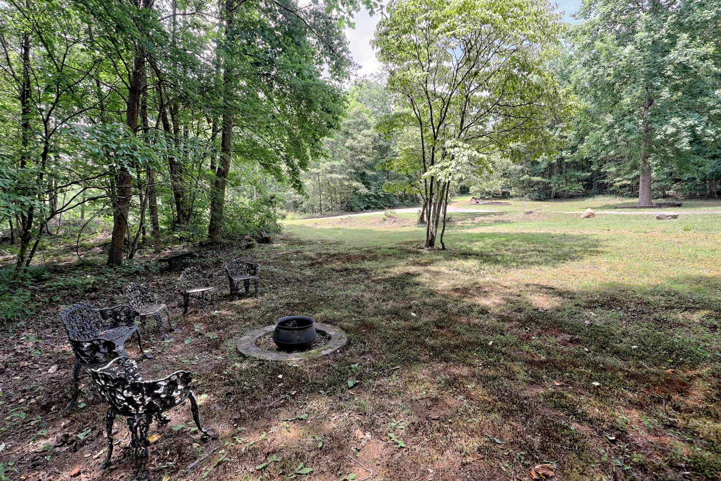 Spacious Mountain View Cabin with Wooded Privacy near Helen, Clarkesville & Cleveland, Georgia
