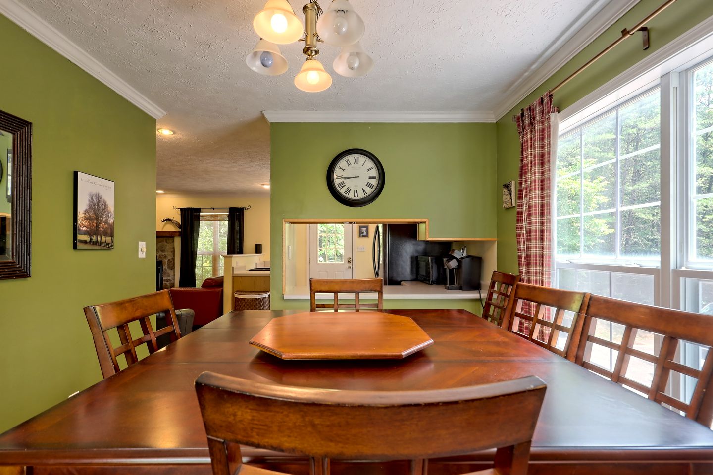 Spacious Mountain View Cabin with Wooded Privacy near Helen, Clarkesville & Cleveland, Georgia