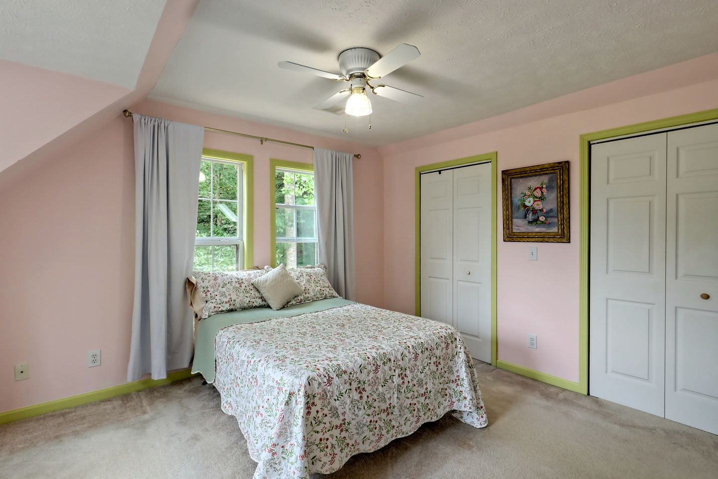 Spacious Mountain View Cabin with Wooded Privacy near Helen, Clarkesville & Cleveland, Georgia