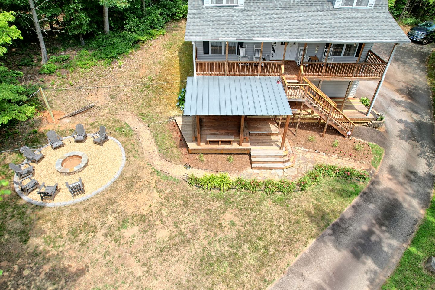Spacious Mountain View Cabin with Wooded Privacy near Helen, Clarkesville & Cleveland, Georgia
