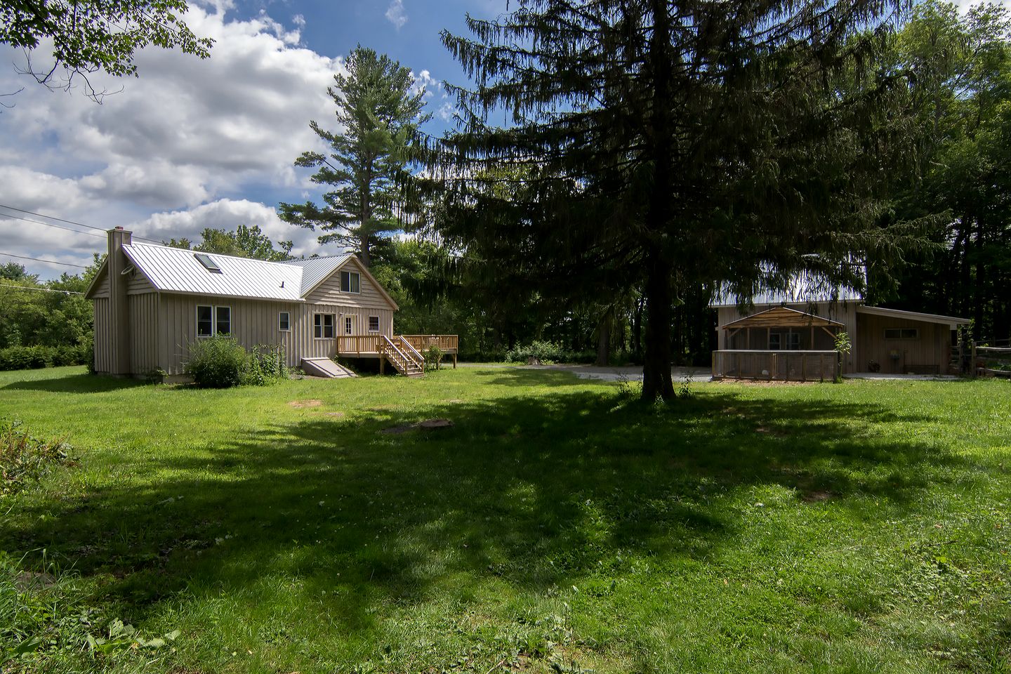 Spacious Modern Vacation Rental for Family Getaways on a Gorgeous Private Farm in Woodridge, New York