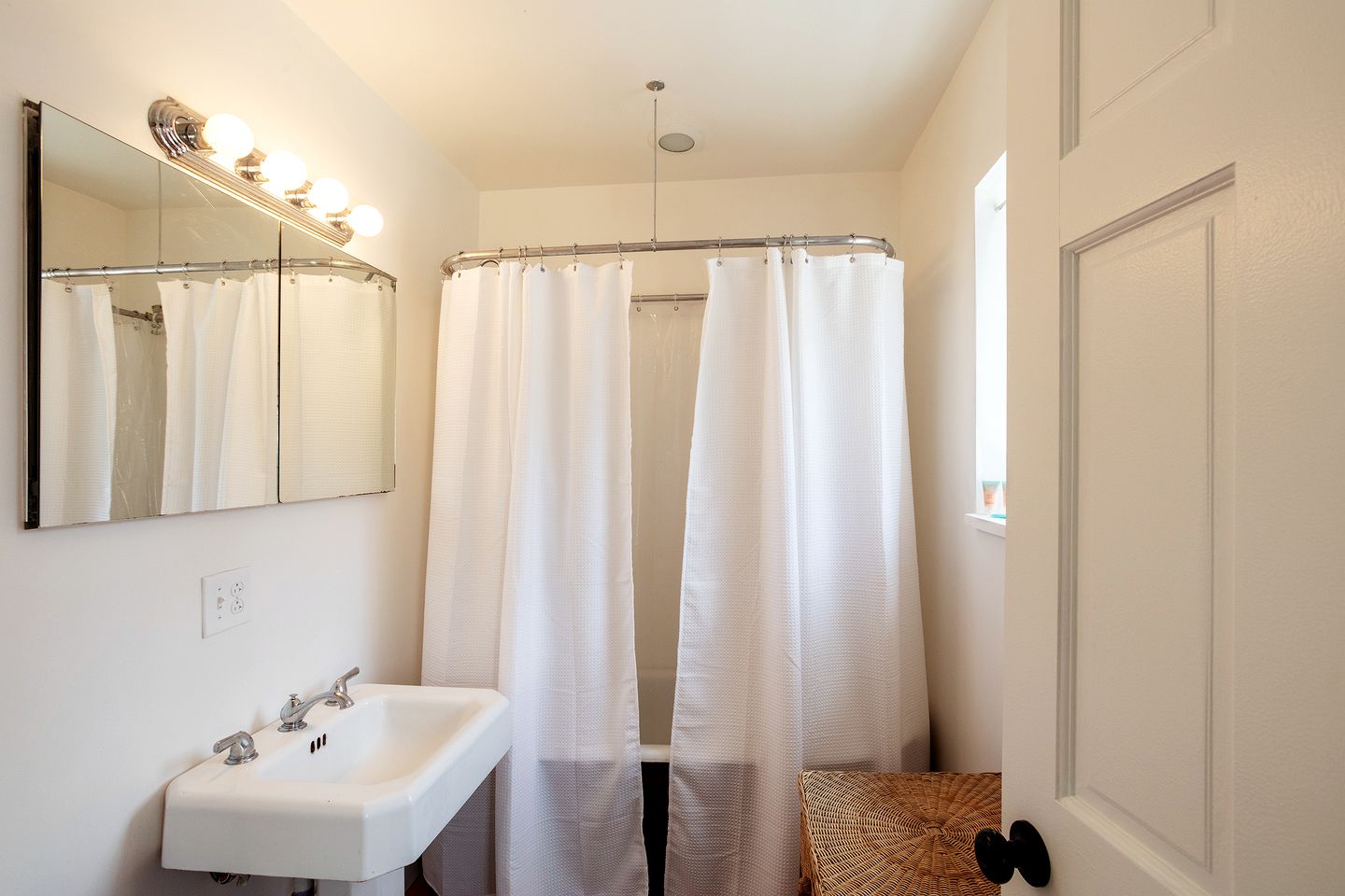 Cute Vacation Rental Unit near Sam's Point for an Unforgettable Family Getaway in Woodridge, New York