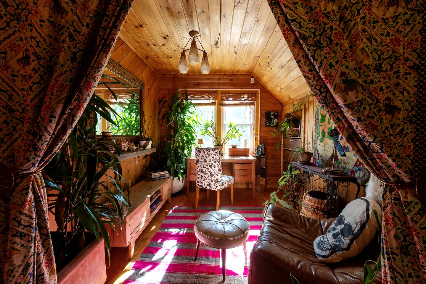 Incredible House with Stunning Decor on a Private Farm Along Silver Lake in Woodridge, New York