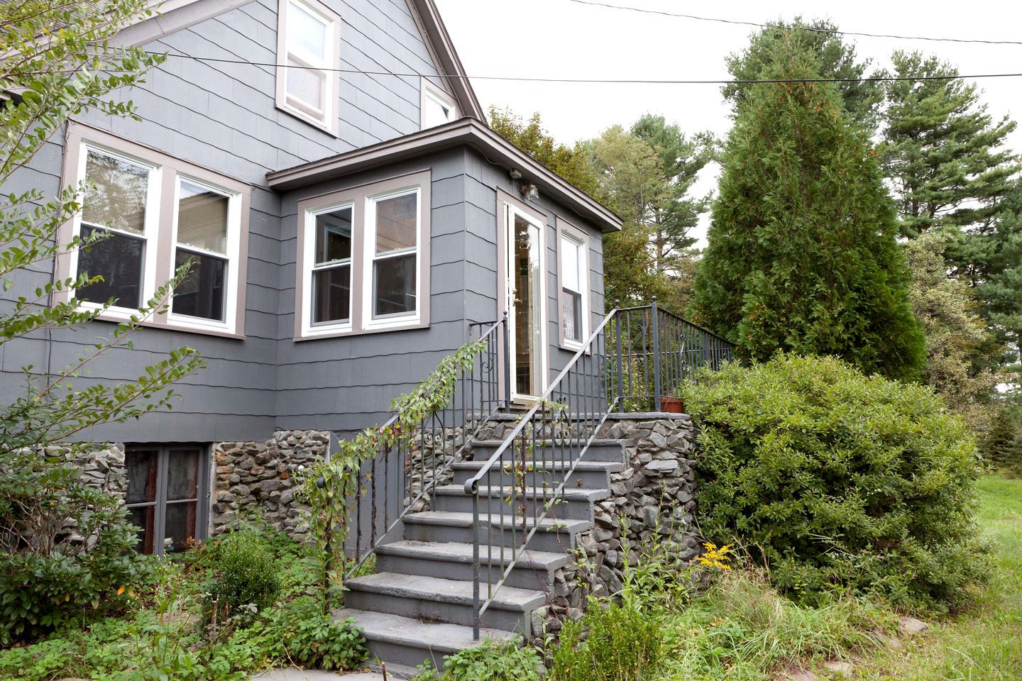 Incredible House with Stunning Decor on a Private Farm Along Silver Lake in Woodridge, New York