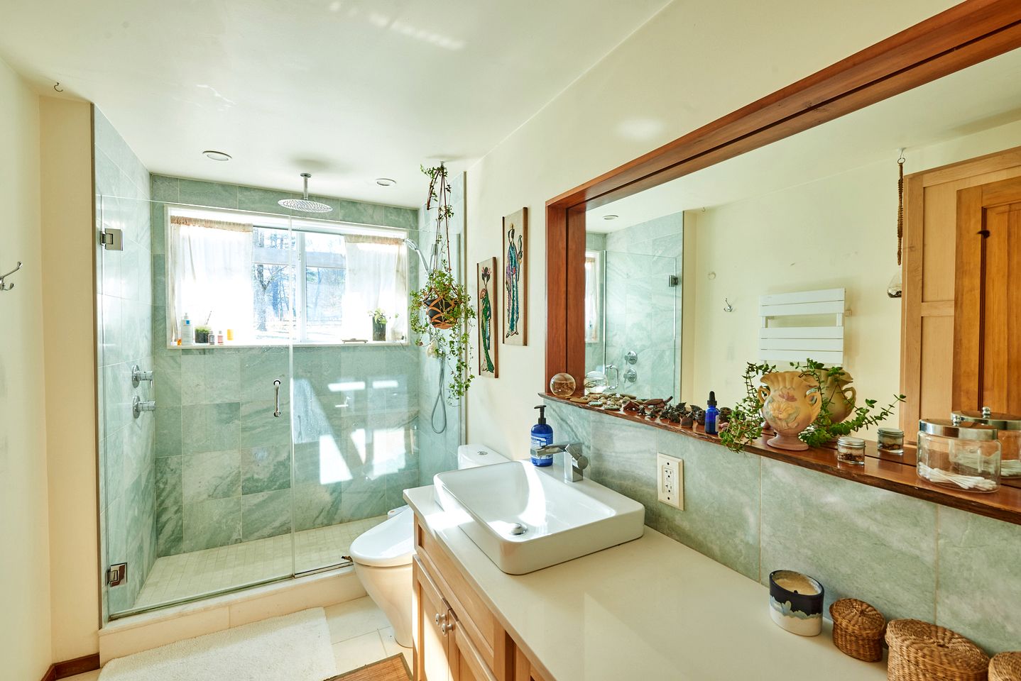 Incredible House with Stunning Decor on a Private Farm Along Silver Lake in Woodridge, New York