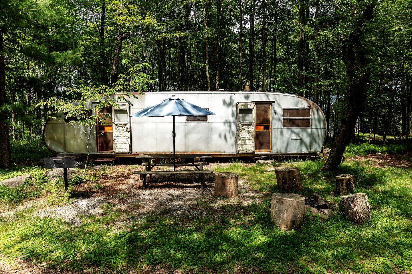 Gorgeous Fully Restored Caravan Nestled in the Trees Along Silver Lake for a Unique Vacation in Woodridge, New York