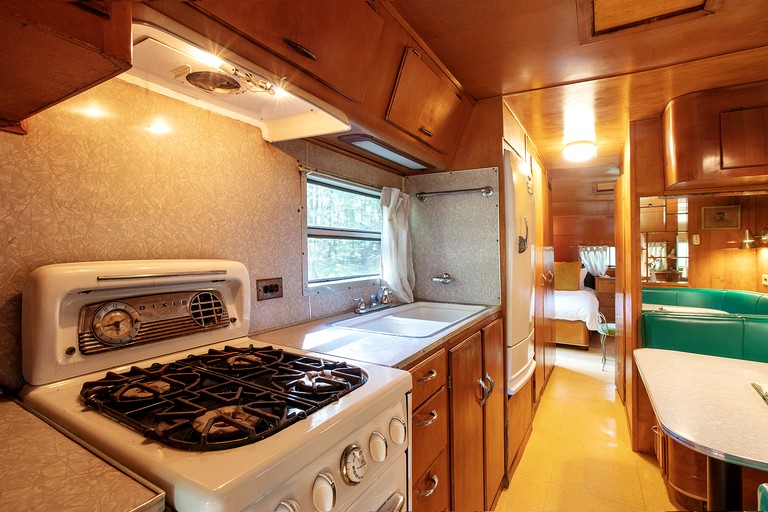 Caravans (United States of America, Woodridge, New York)