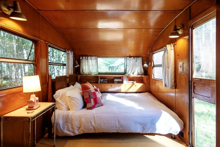 Caravans (United States of America, Woodridge, New York)