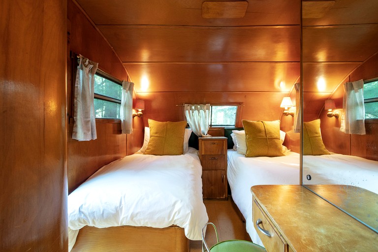 Caravans (United States of America, Woodridge, New York)