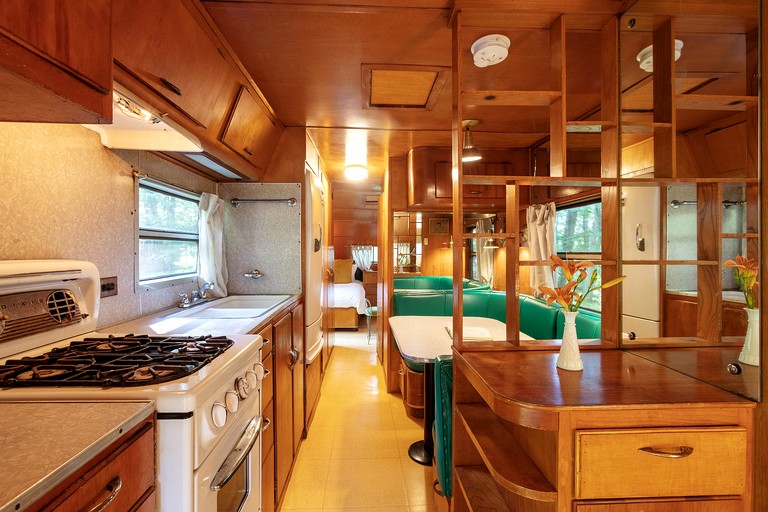 Caravans (United States of America, Woodridge, New York)