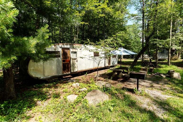 Caravans (United States of America, Woodridge, New York)