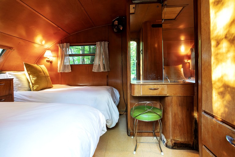 Caravans (United States of America, Woodridge, New York)