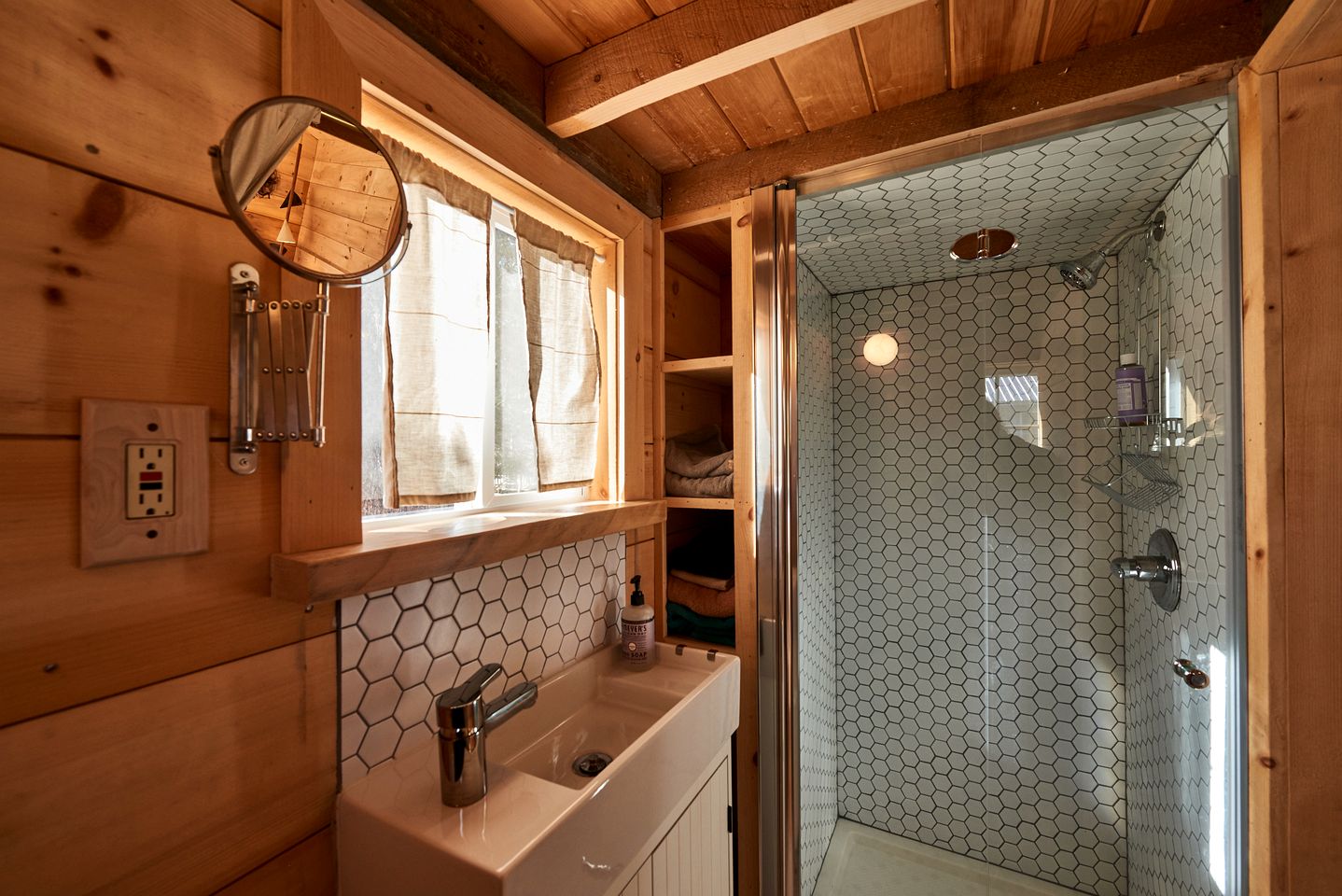 Cute Wooden Tiny House on a Beautiful Farm near Bethel Woods for a Romantic Getaway in Woodridge, New York