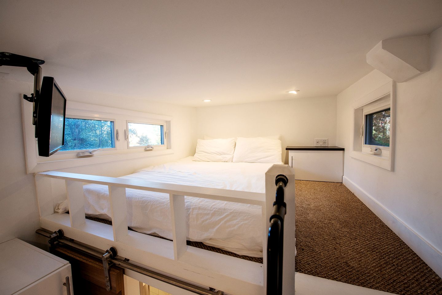 Modern Tiny House Surrounded by Nature near the Catskill Park for a Unique Glamping Experience in Woodridge, New York