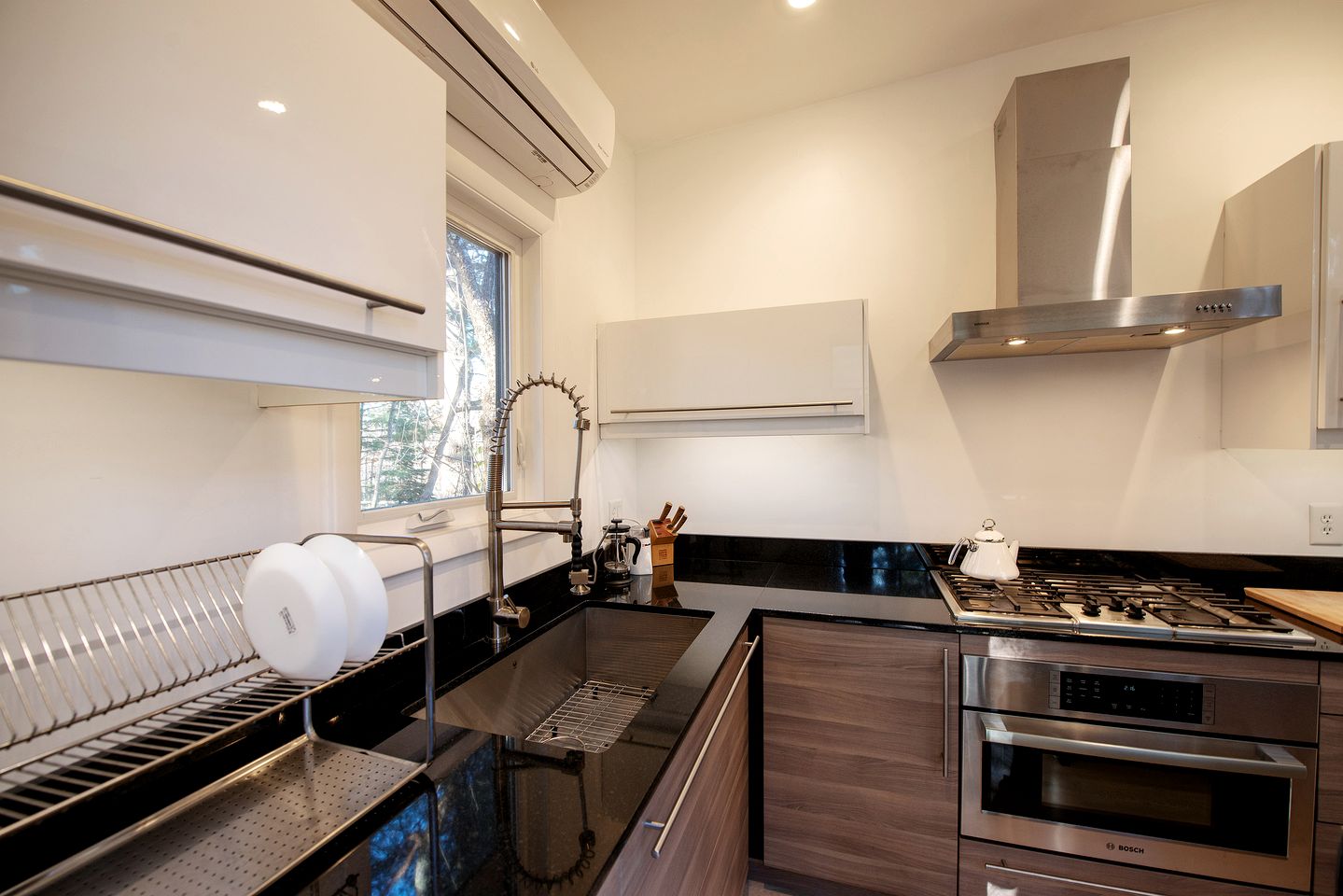 Modern Tiny House Surrounded by Nature near the Catskill Park for a Unique Glamping Experience in Woodridge, New York