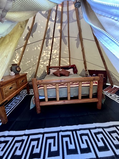 Tipis (United States of America, Corbett, Oregon)