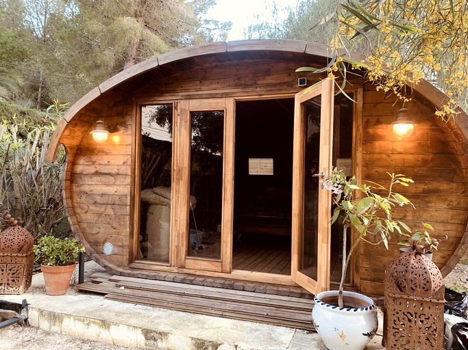 Cute Pod for a Peaceful Romantic Getaway in Valencia, Spain