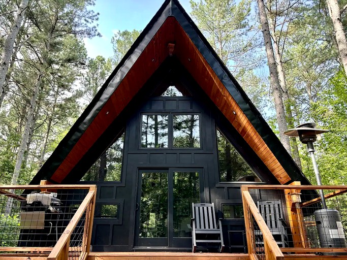 Stylish Dog-Friendly A-Frame Retreat with Deck & Fire Pit in Dahlonega, Georgia
