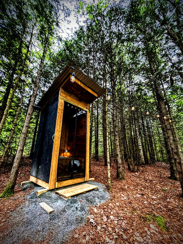 Cozy Container for a Unique Glamping Experience in the Forest in Bancroft, Ontario