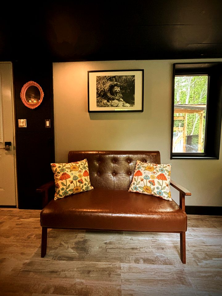 Cozy Container for a Unique Glamping Experience in the Forest in Bancroft, Ontario