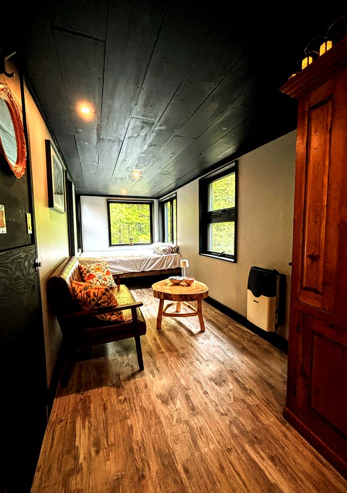 Cozy Container for a Unique Glamping Experience in the Forest in Bancroft, Ontario