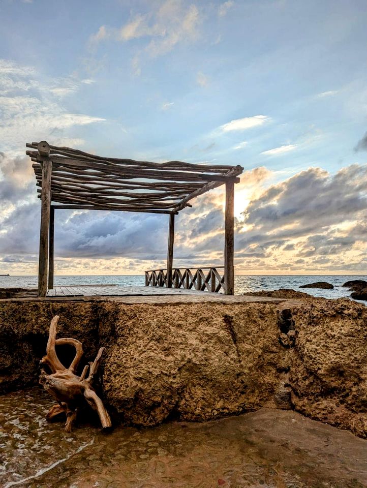 Gorgeous Unique Cabin with Breathtaking Views for an Unforgettable Getaway on Isla de Tierra Bomba, Colombia