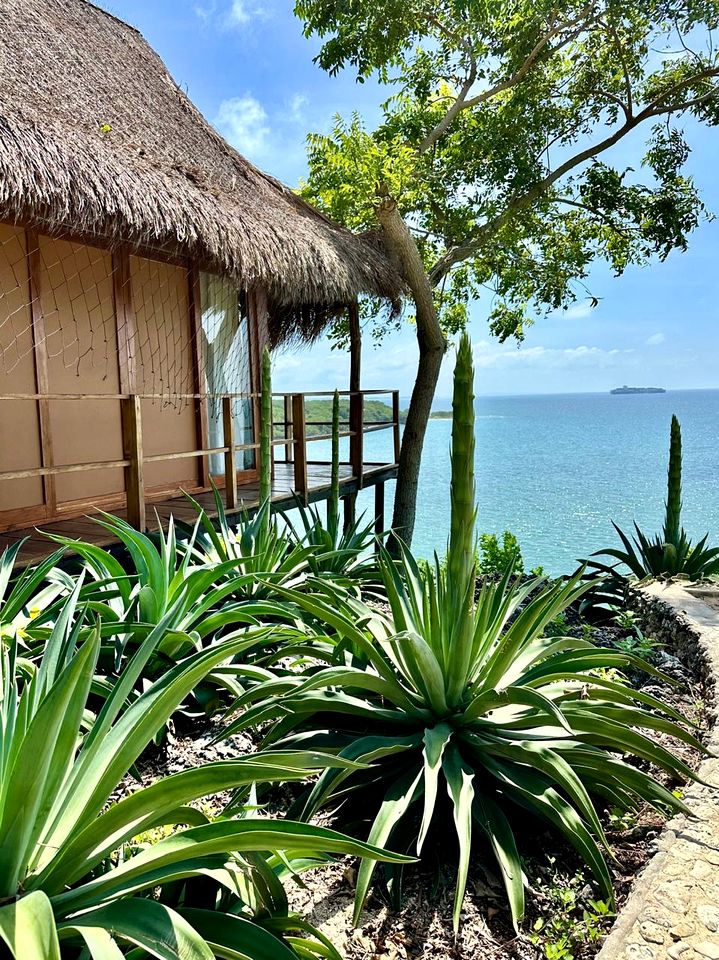 Gorgeous Unique Cabin with Breathtaking Views for an Unforgettable Getaway on Isla de Tierra Bomba, Colombia