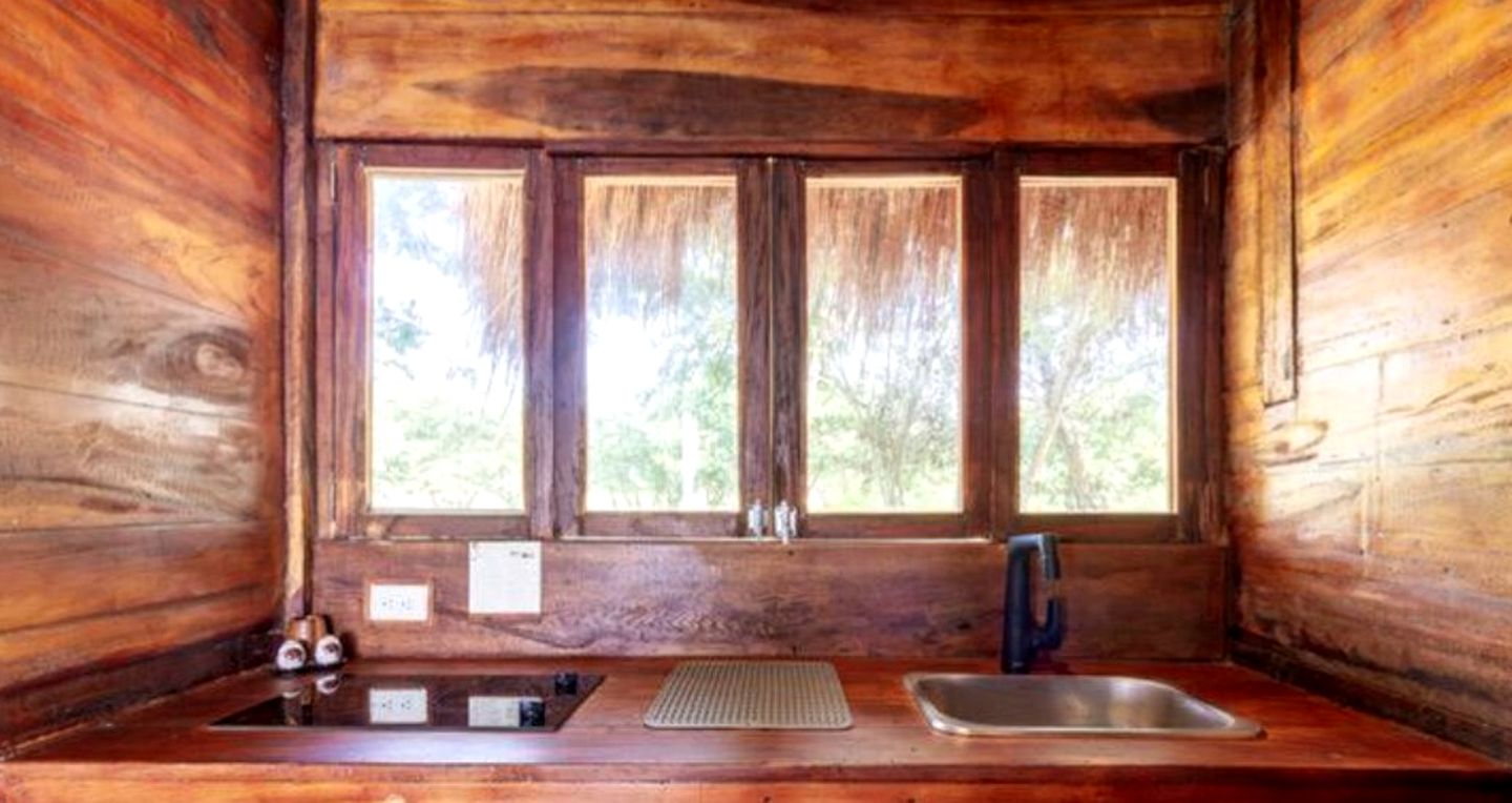 Gorgeous Unique Cabin with Breathtaking Views for an Unforgettable Getaway on Isla de Tierra Bomba, Colombia