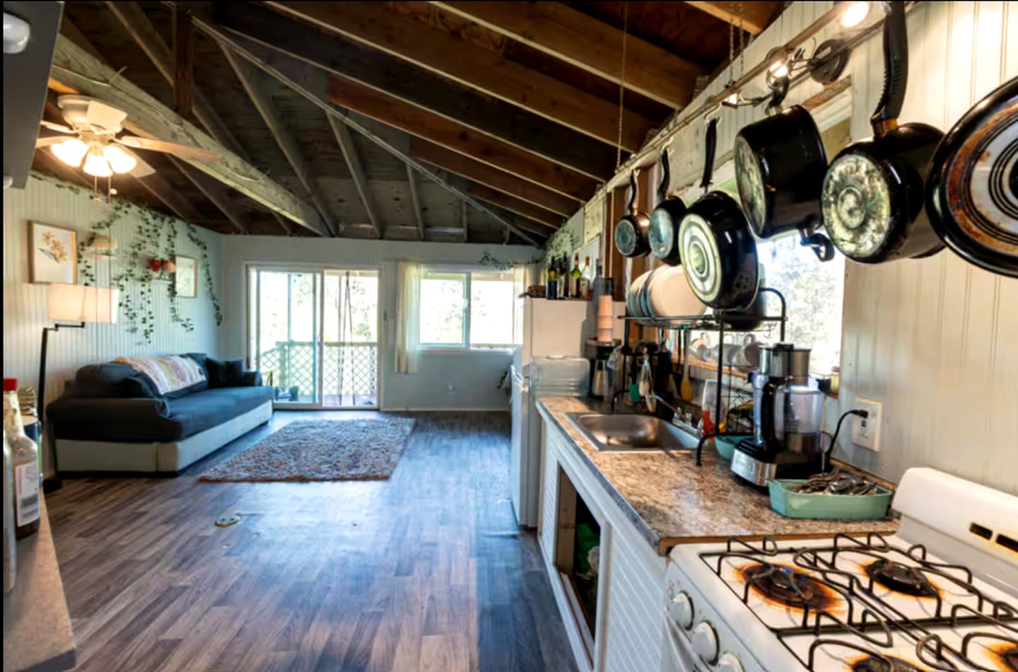 Cozy Rainforest Cottage with Tropical Charm near Hawaiʻi Volcanoes National Park, Big Island HI