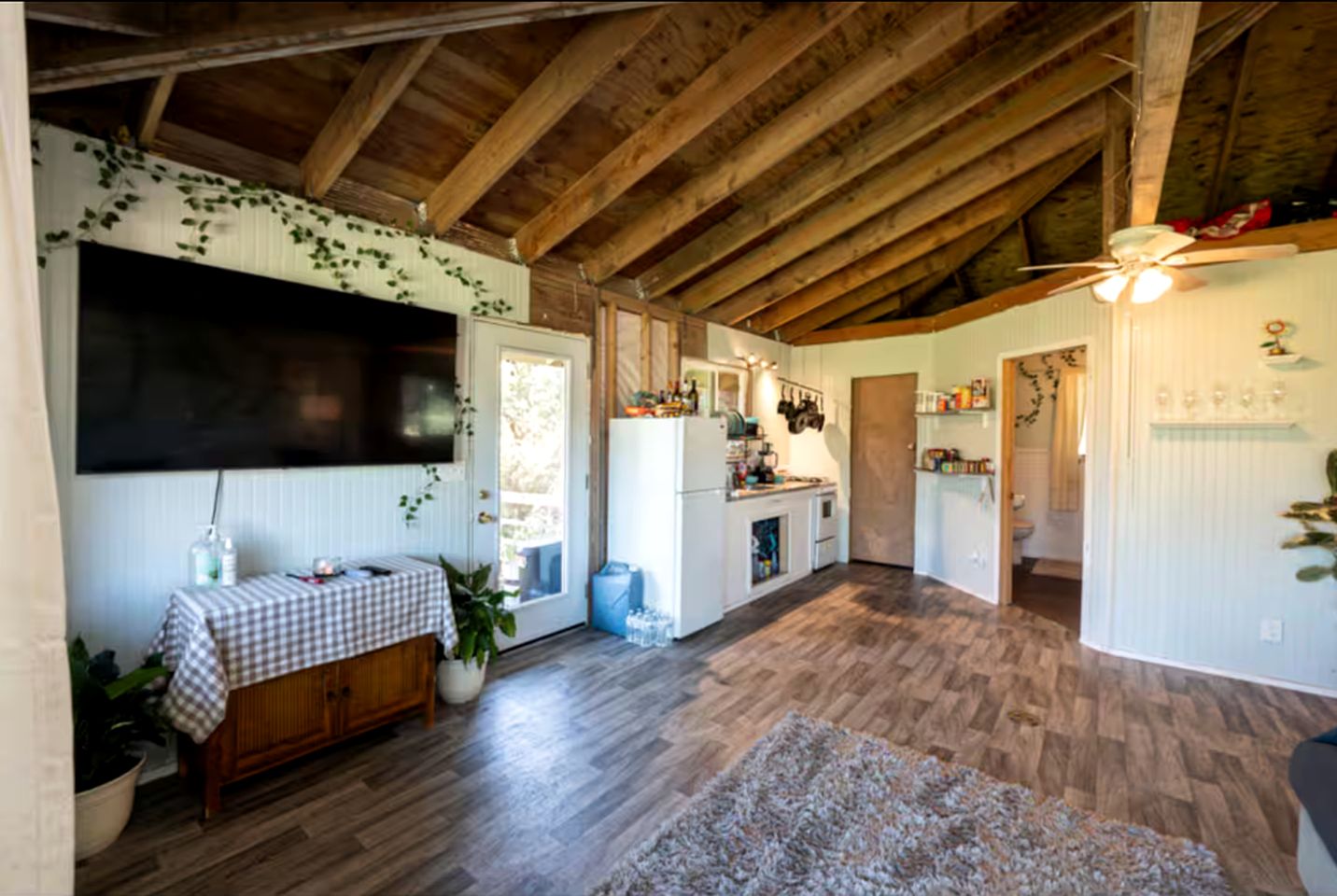 Cozy Rainforest Cottage with Tropical Charm near Hawaiʻi Volcanoes National Park, Big Island HI