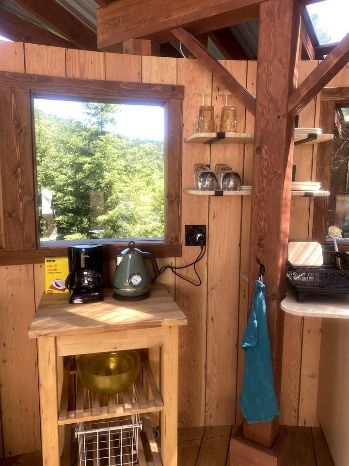 Gorgeous Bell Tent in the Cowichan Valley near the Kinsol Trestle, Perfect for a Secluded Escape in Nature