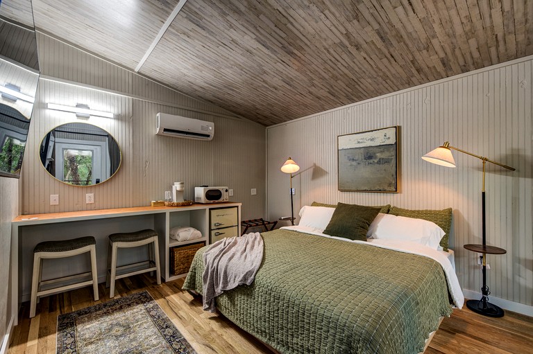 Cabins (United States of America, Alvord, Texas)