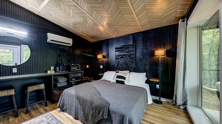 Cabins (United States of America, Alvord, Texas)