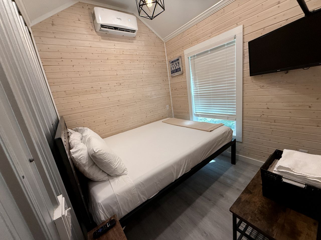 Tranquil Boutique Nature Resort with Modern Glamptainers near State Parks in Albrightsville, PA