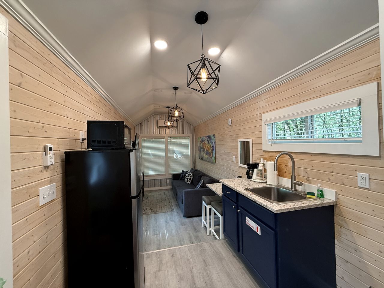 Tranquil Boutique Nature Resort with Modern Glamptainers near State Parks in Albrightsville, PA